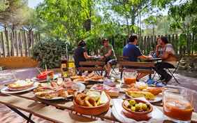 Leckere & typisch katalonische Tapas bietet das Bistro auf der Anlage